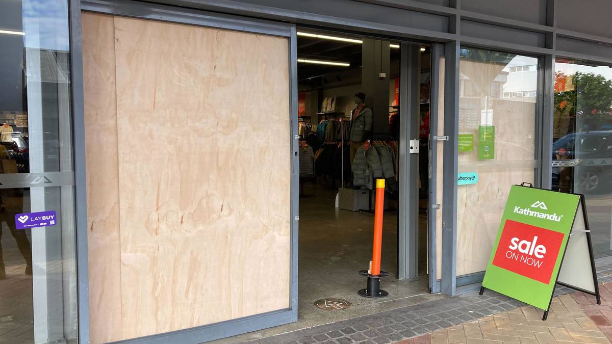 Northland news in brief: Two stores ram raided; and Covid survey open