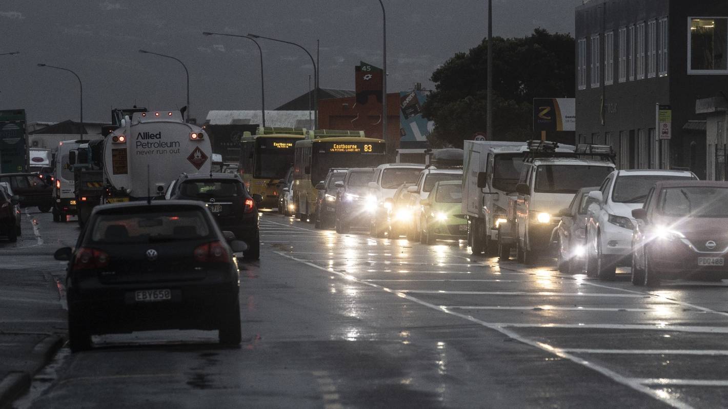 Heavy rain and gales lash Northland as a wet week approaches for the North Island