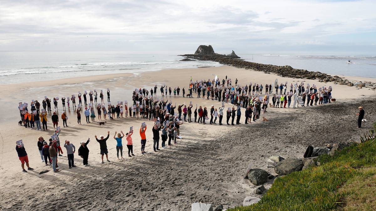 Save Our Sands: Hundreds gather to oppose sand mining at Pakiri