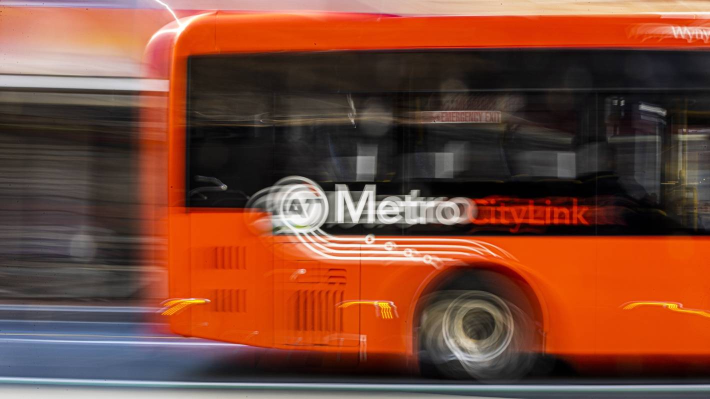 Auckland traffic: Windy weather adds to journey for some commuters on Tuesday