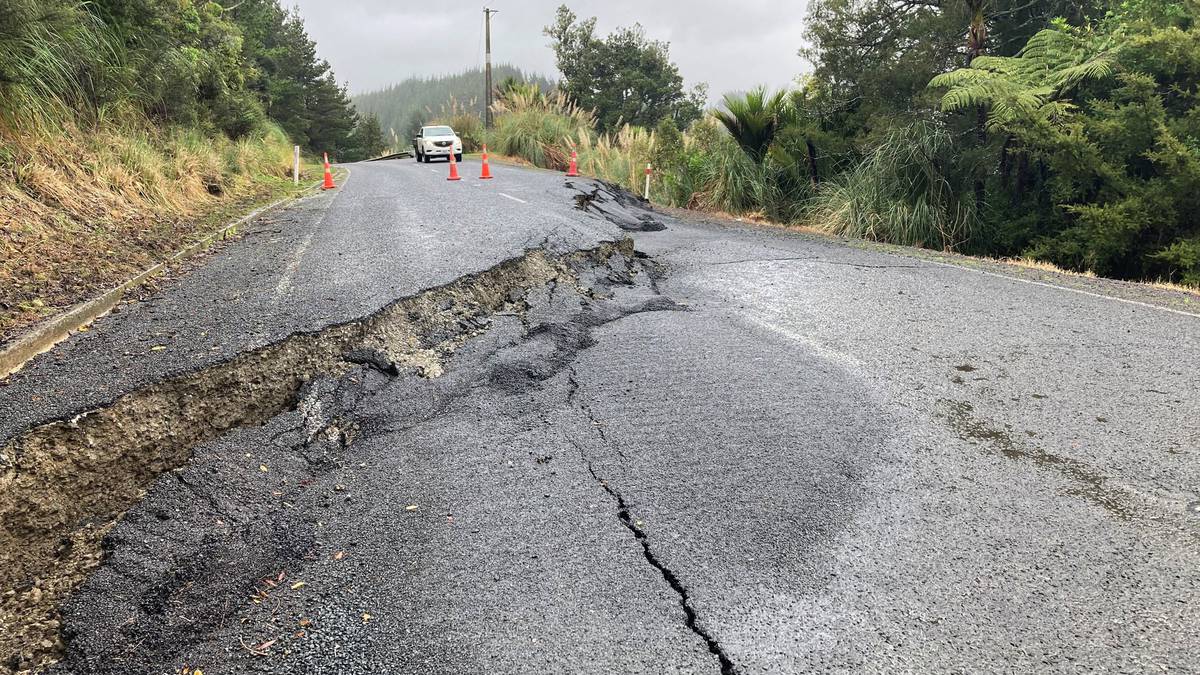 More rain hinders efforts to build slip bypass for isolated Panguru