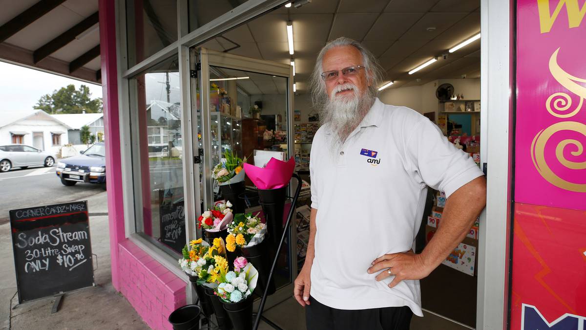 Man who allegedly dragged Whangārei shopkeeper alongside car yet to be found