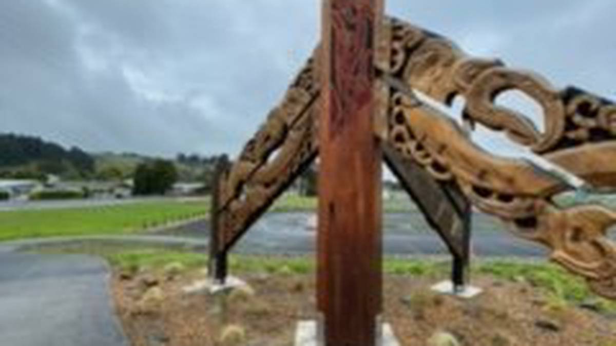Man arrested for damage to Kaitaia gateway carving
