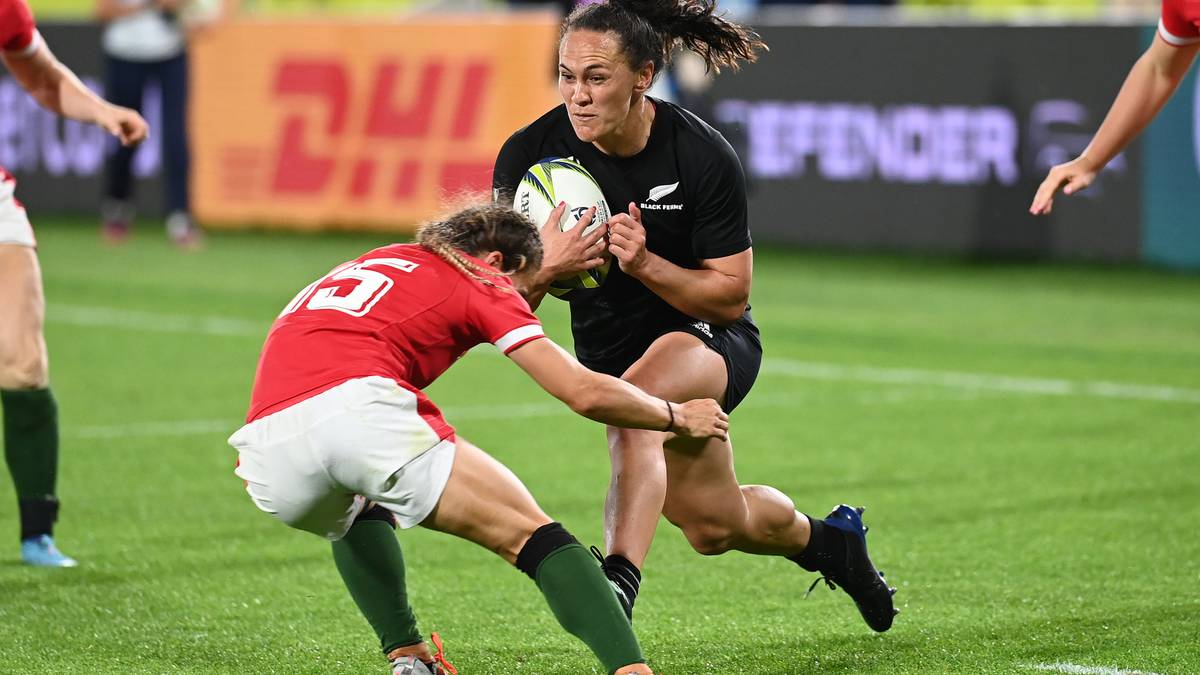 Rugby World Cup: Portia Woodman leads the haka in history-making match