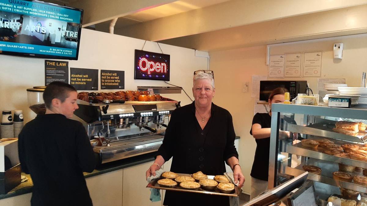 Rugby World Cup: American team enjoy feast of pies at Northland cafe
