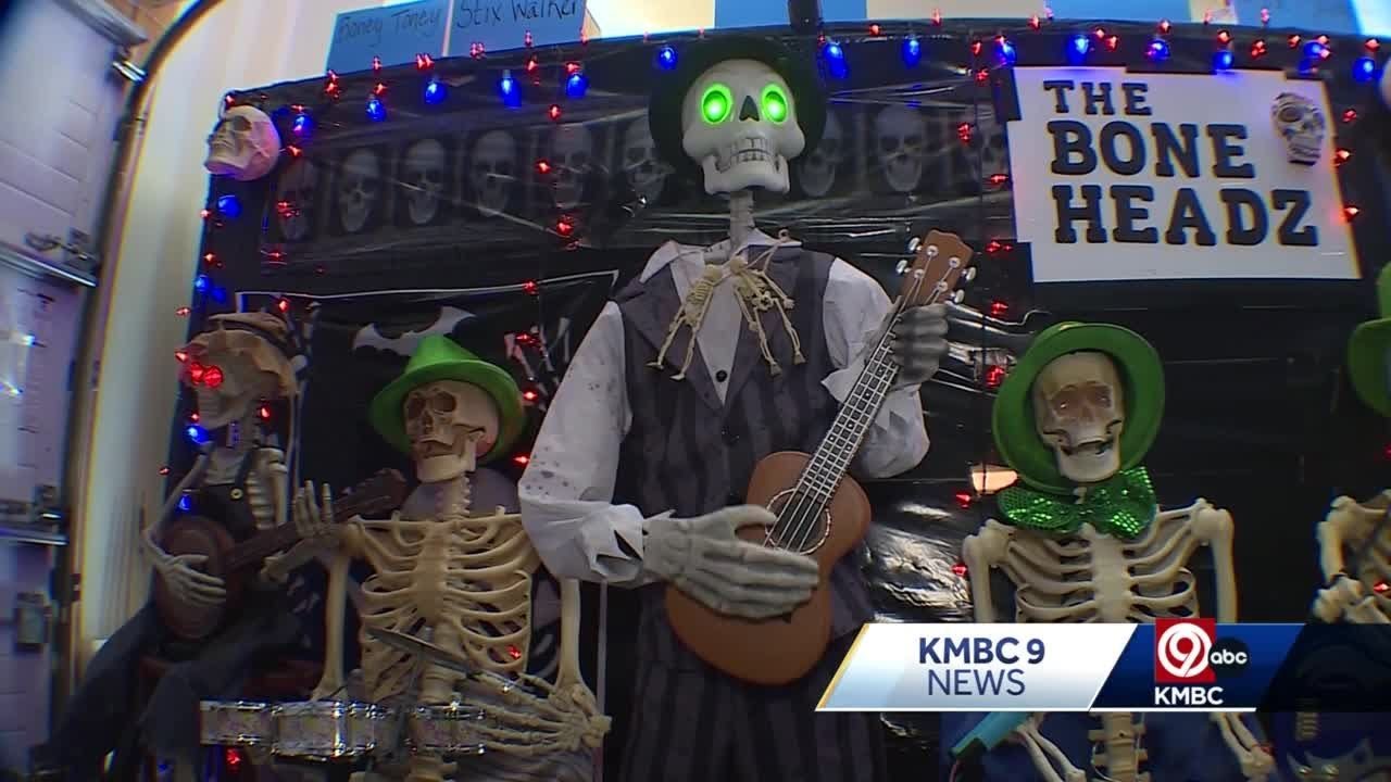 Father and son duo bring back popular Halloween tradition in KC's Northland