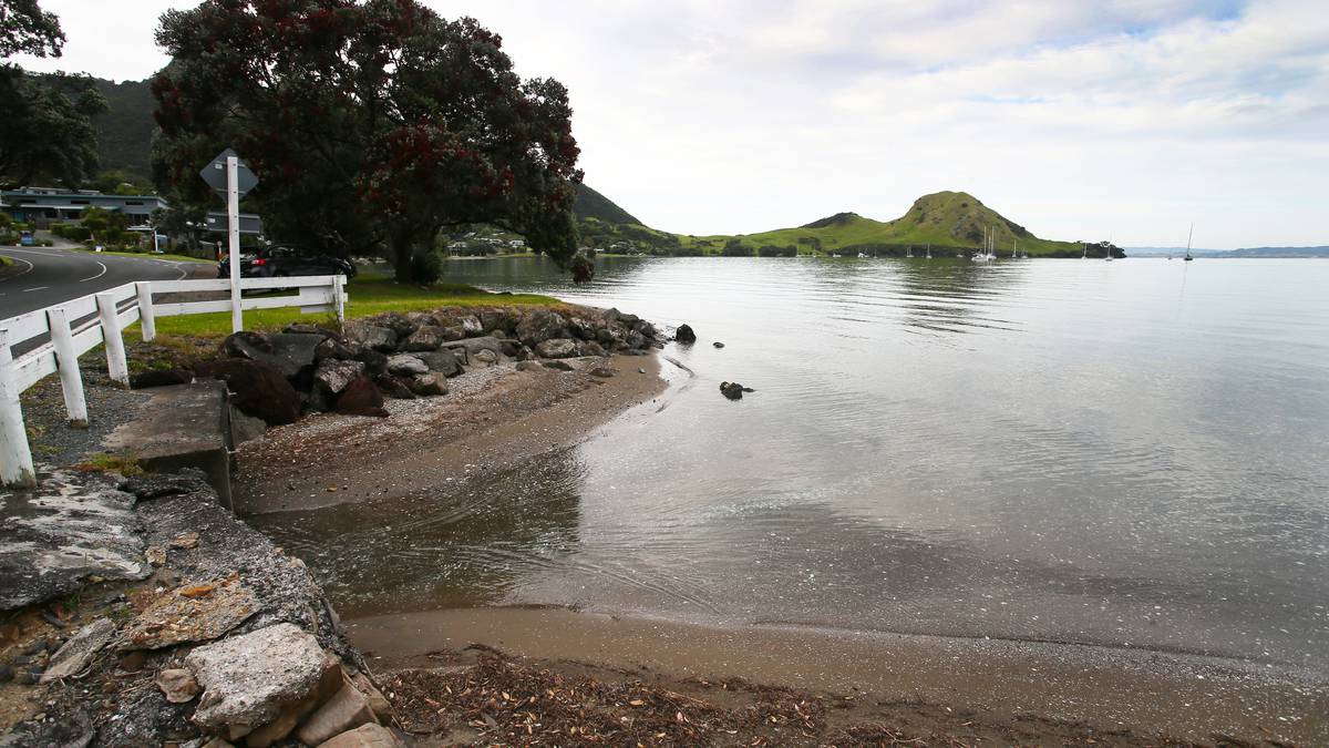 Northland police name man found dead on rocks at Urquharts Bay