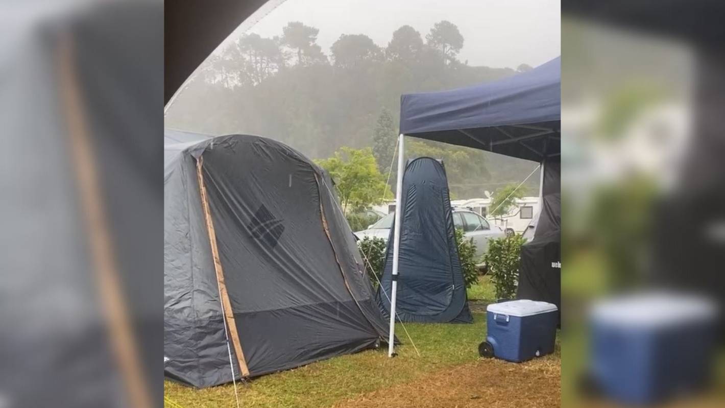 Heavy rain batters Coromandel, as storm cuts power to parts of Auckland