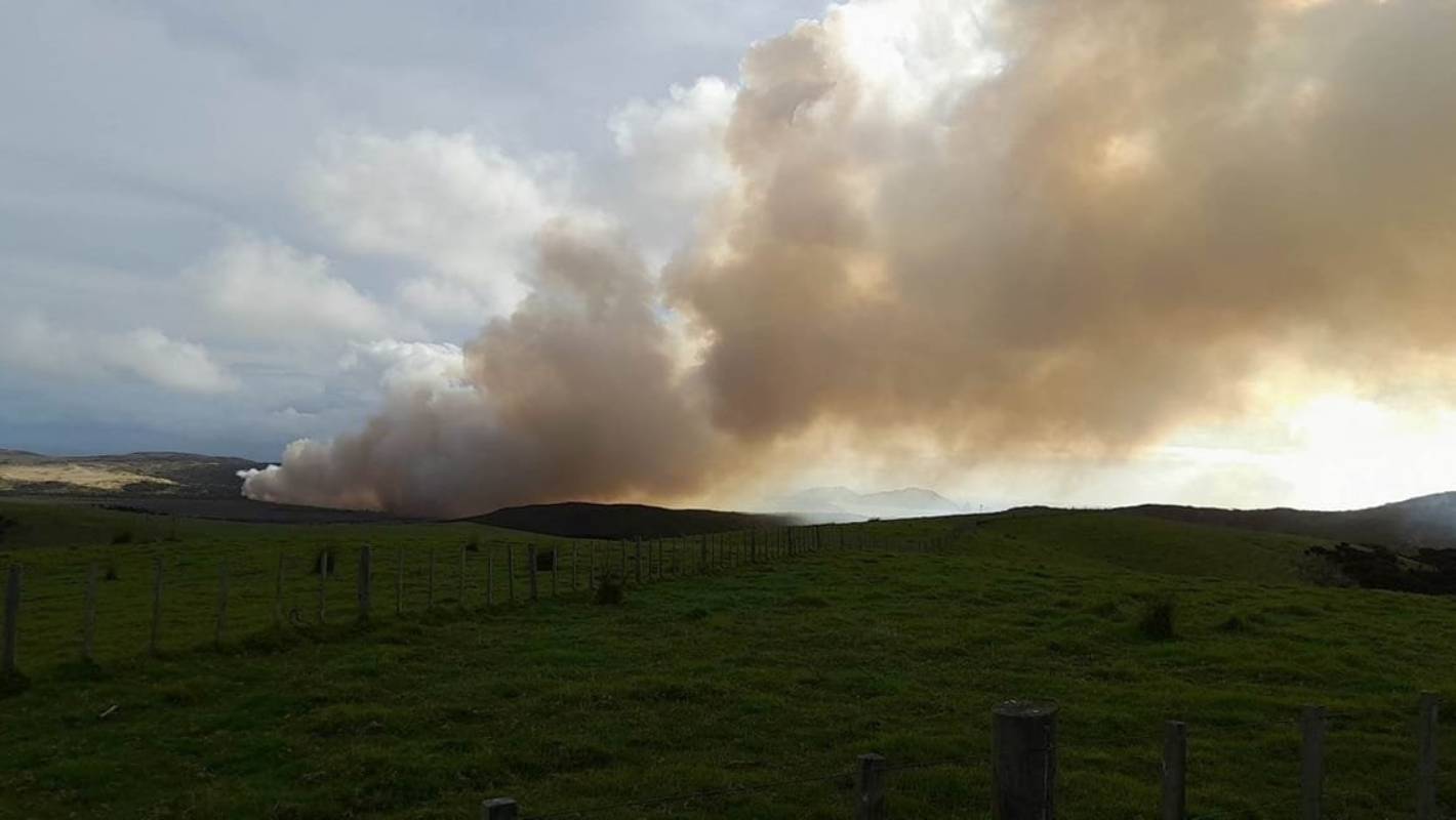 Large scrub fire in Cape Reinga continues to burn, four helicopters on their way