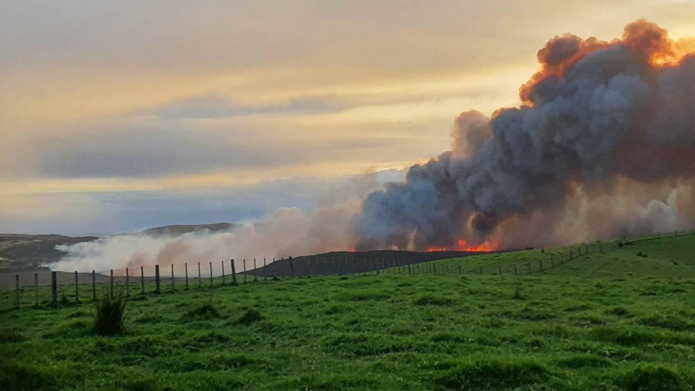 Top of the North cut off: Ten helicopters, ground crew battling Cape Reinga fire, SH1 closed