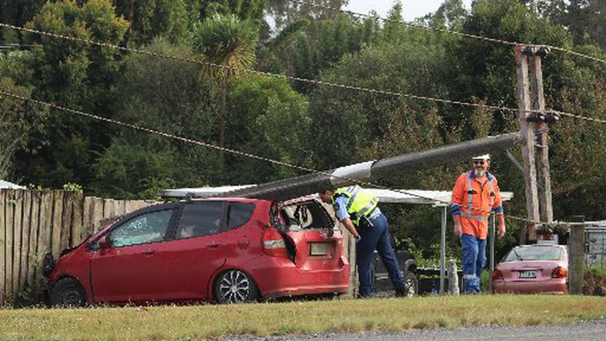 Northland news in brief: homes without power after car slams into power pole; person hit by a car dies