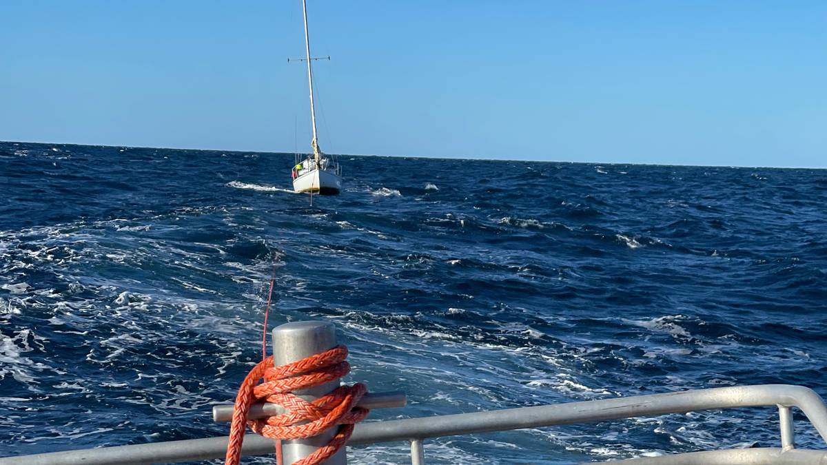 Coastguard Whangārei tows yacht to safety from Great Barrier Island