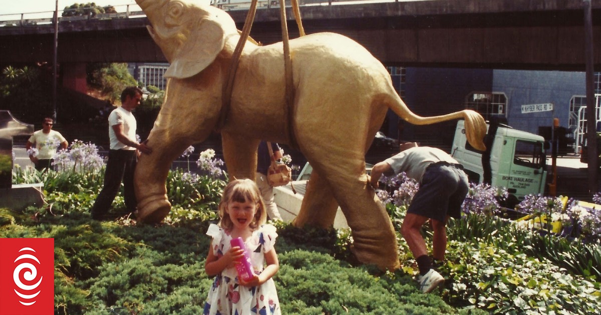 Well-known Auckland red elephant finds new home in sea-side town