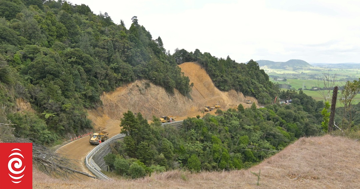 State Highway 1 at Brynderwyn Hills open again after slip