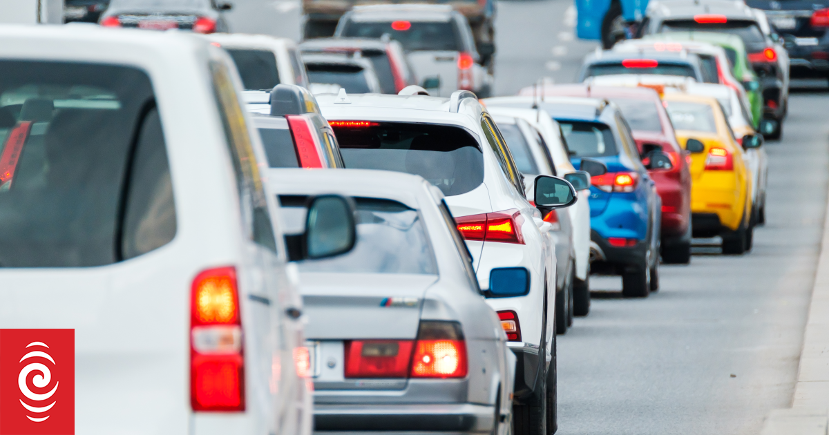 Traffic backed up on SH1 after large diesel spill in Northland crash